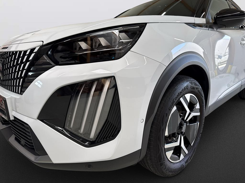Peugeot 2008 1.2 PureTech 130 GT — photo 8