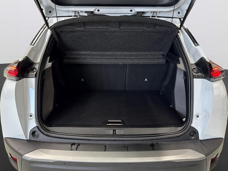 Peugeot 2008 1.2 PureTech 130 GT — photo 6