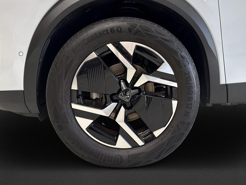 Peugeot 2008 1.2 PureTech 130 GT — photo 7
