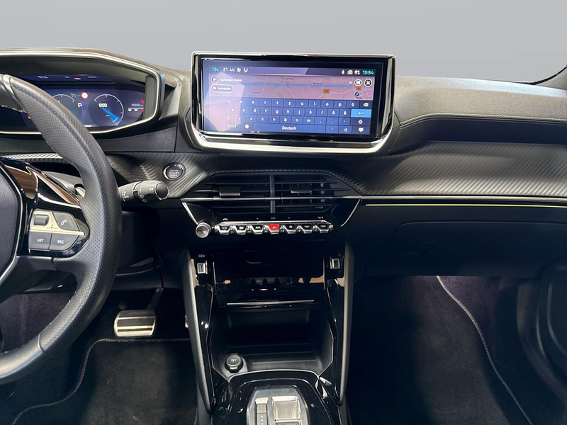 Peugeot 2008 1.2 PureTech 130 GT — photo 11