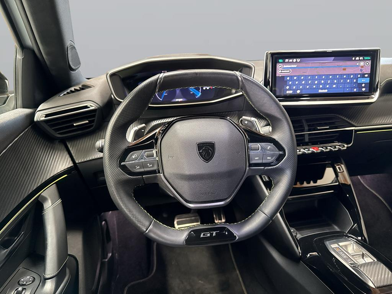 Peugeot 2008 1.2 PureTech 130 GT — photo 12