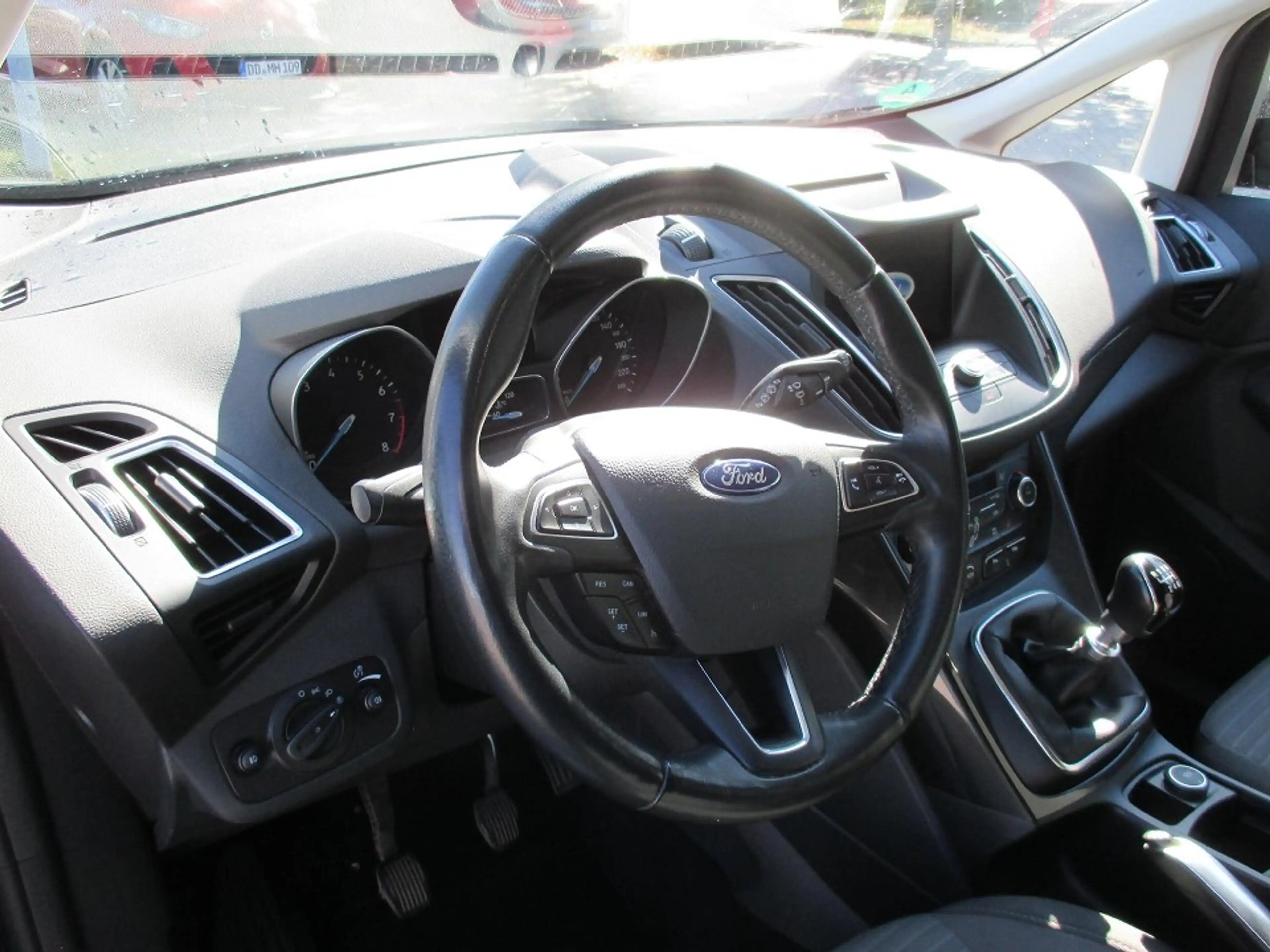 Ford C-Max 1.5 EcoBoost Titanium — photo 11