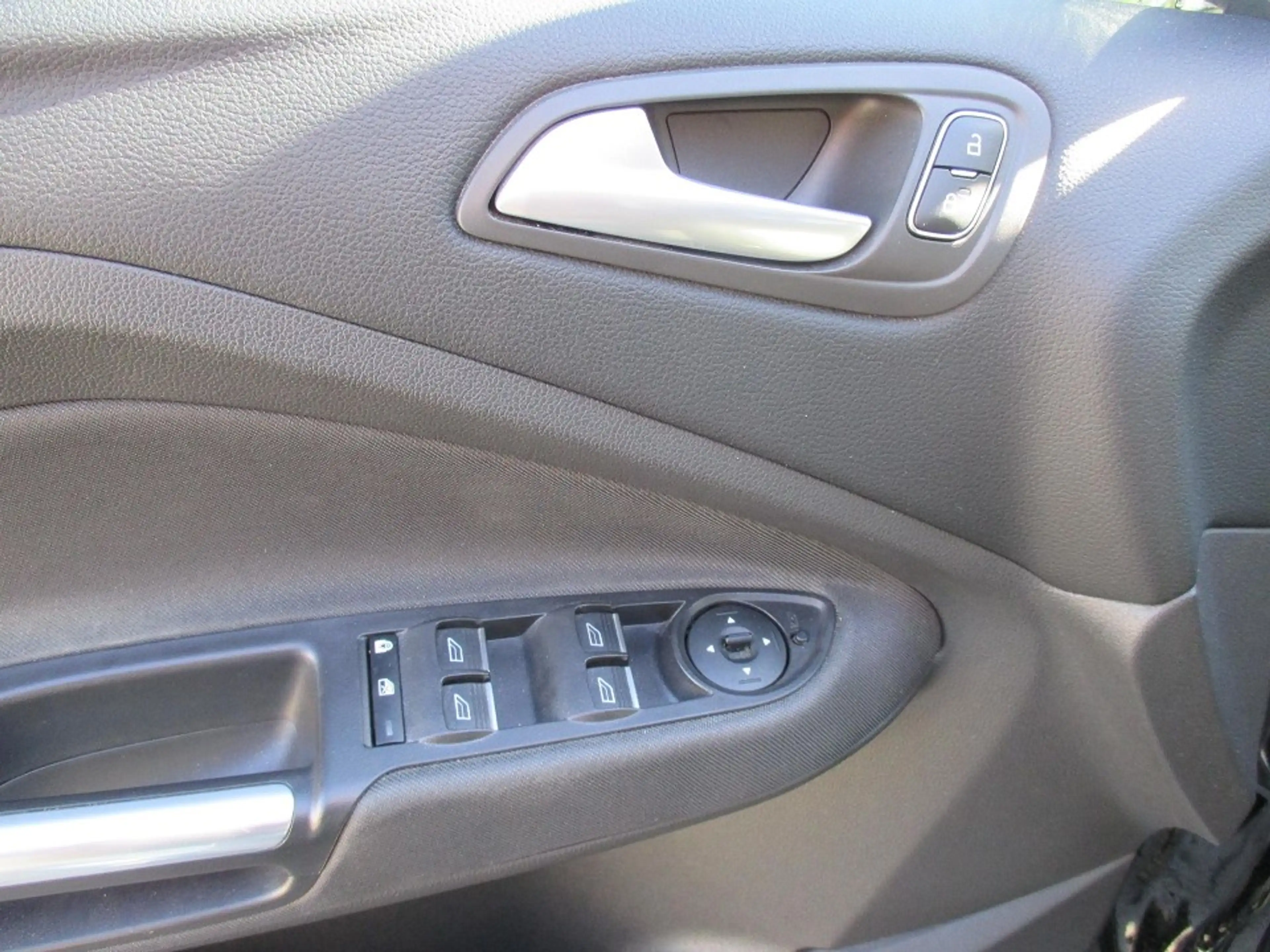 Ford C-Max 1.5 EcoBoost Titanium — photo 12