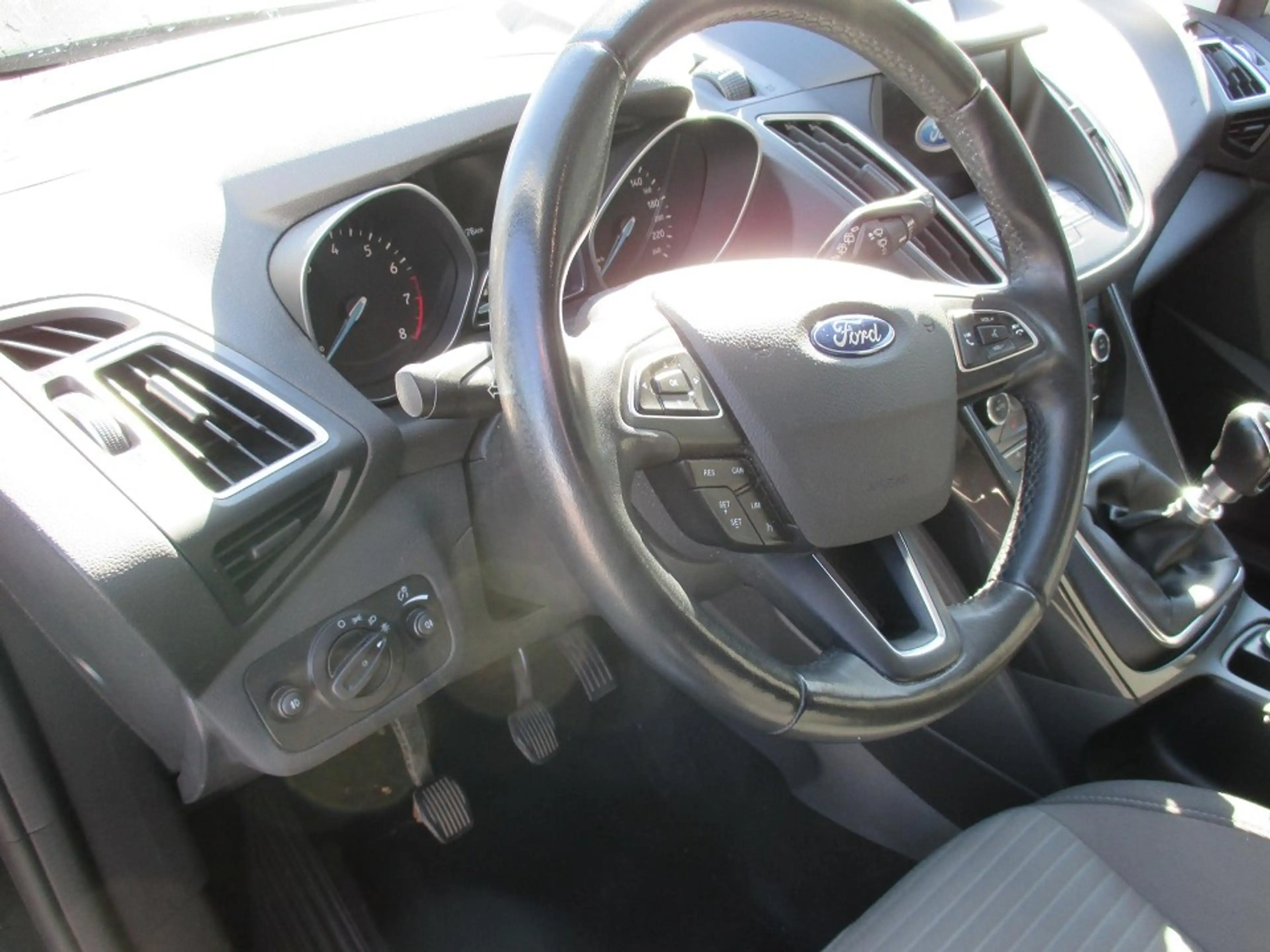 Ford C-Max 1.5 EcoBoost Titanium — photo 13