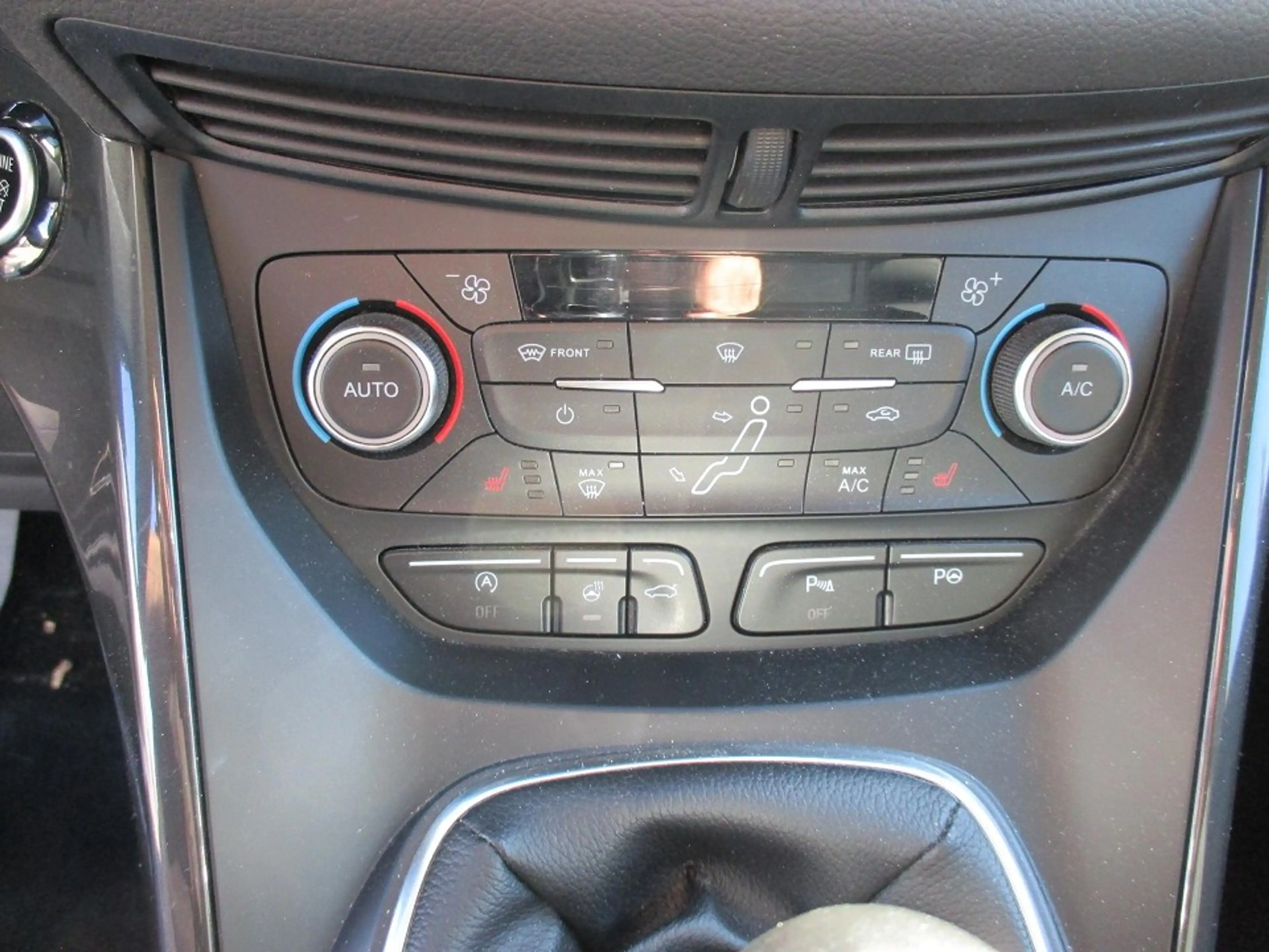 Ford C-Max 1.5 EcoBoost Titanium — photo 15