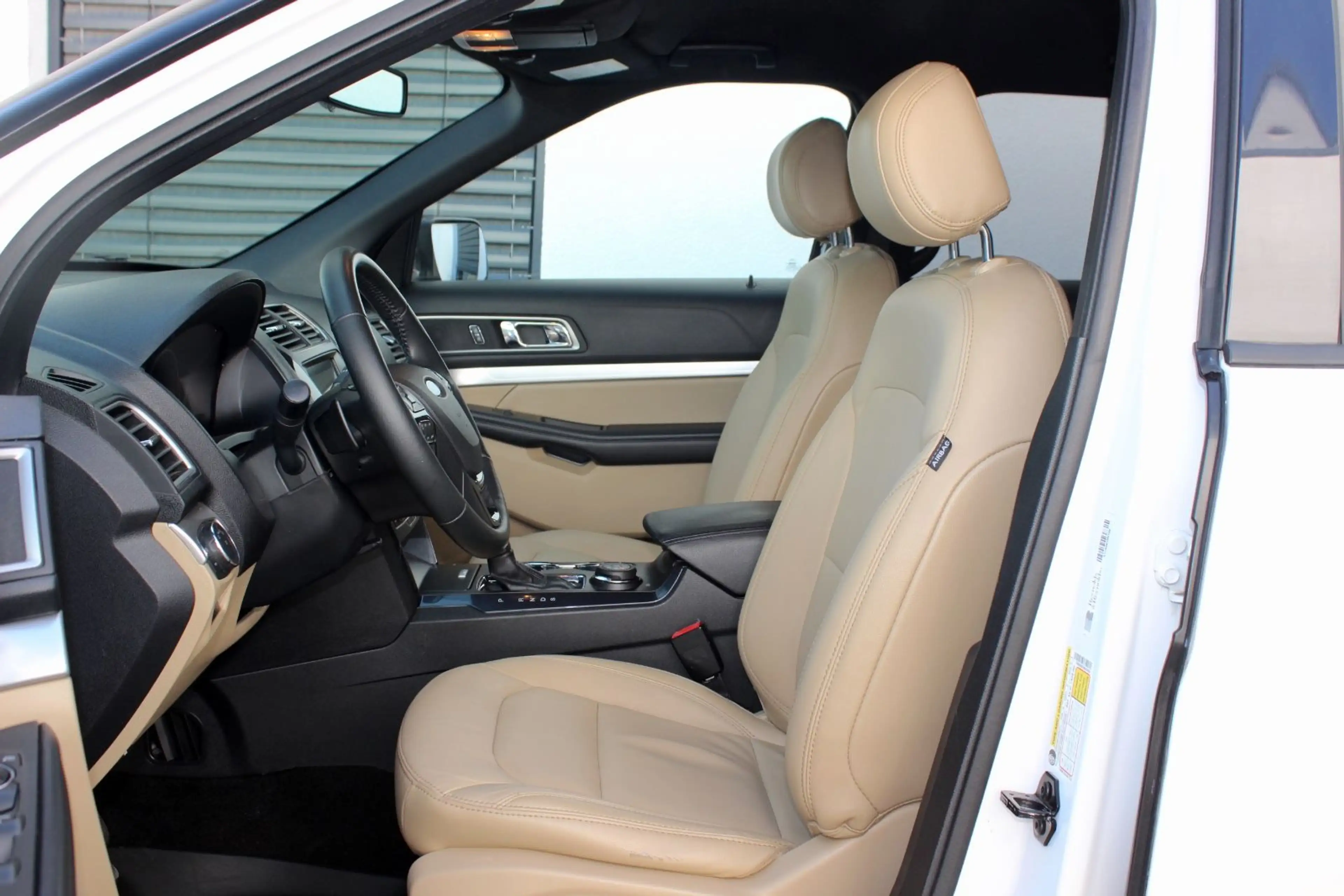 Ford Explorer 3.5 Ti-VCT V6 4x4 6-SITZE AHK PANO — photo 8
