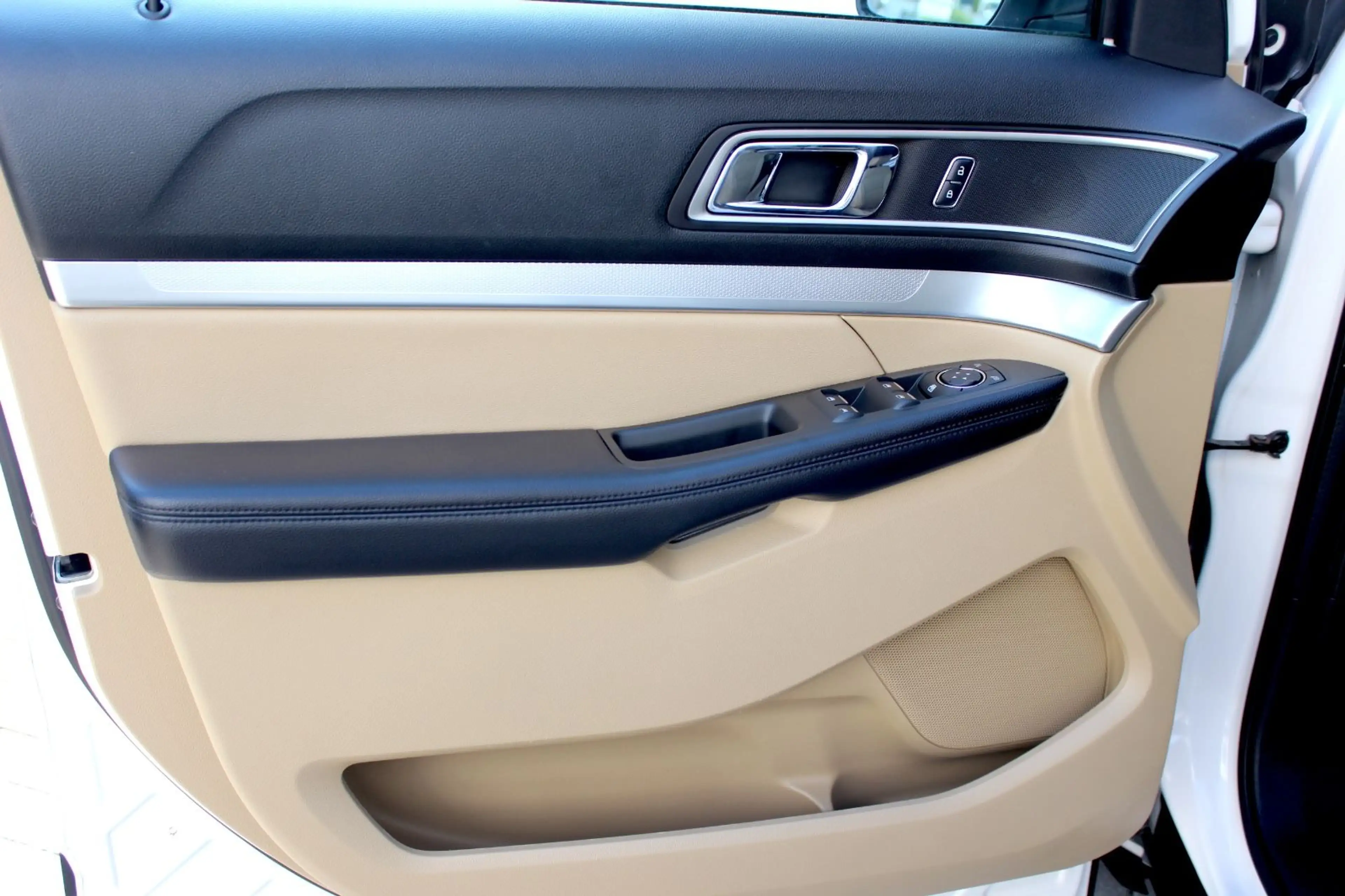 Ford Explorer 3.5 Ti-VCT V6 4x4 6-SITZE AHK PANO — photo 10