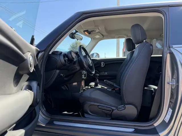 Mini Hatch view 7