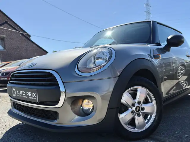 Mini Hatch view 12