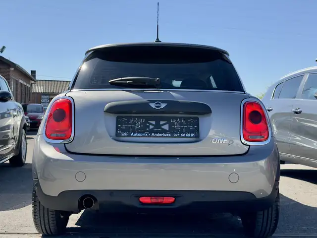 Mini Hatch view 6