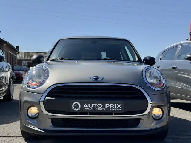 Mini Hatch view 3