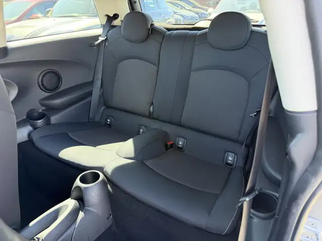 Mini Hatch view 8