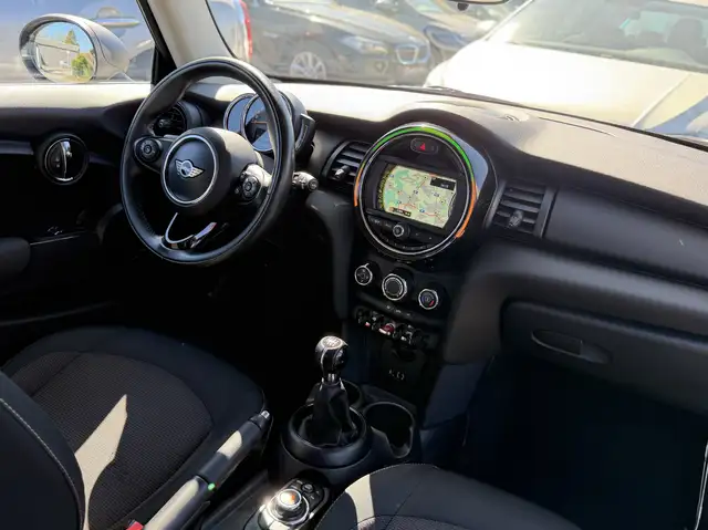 Mini Hatch view 13