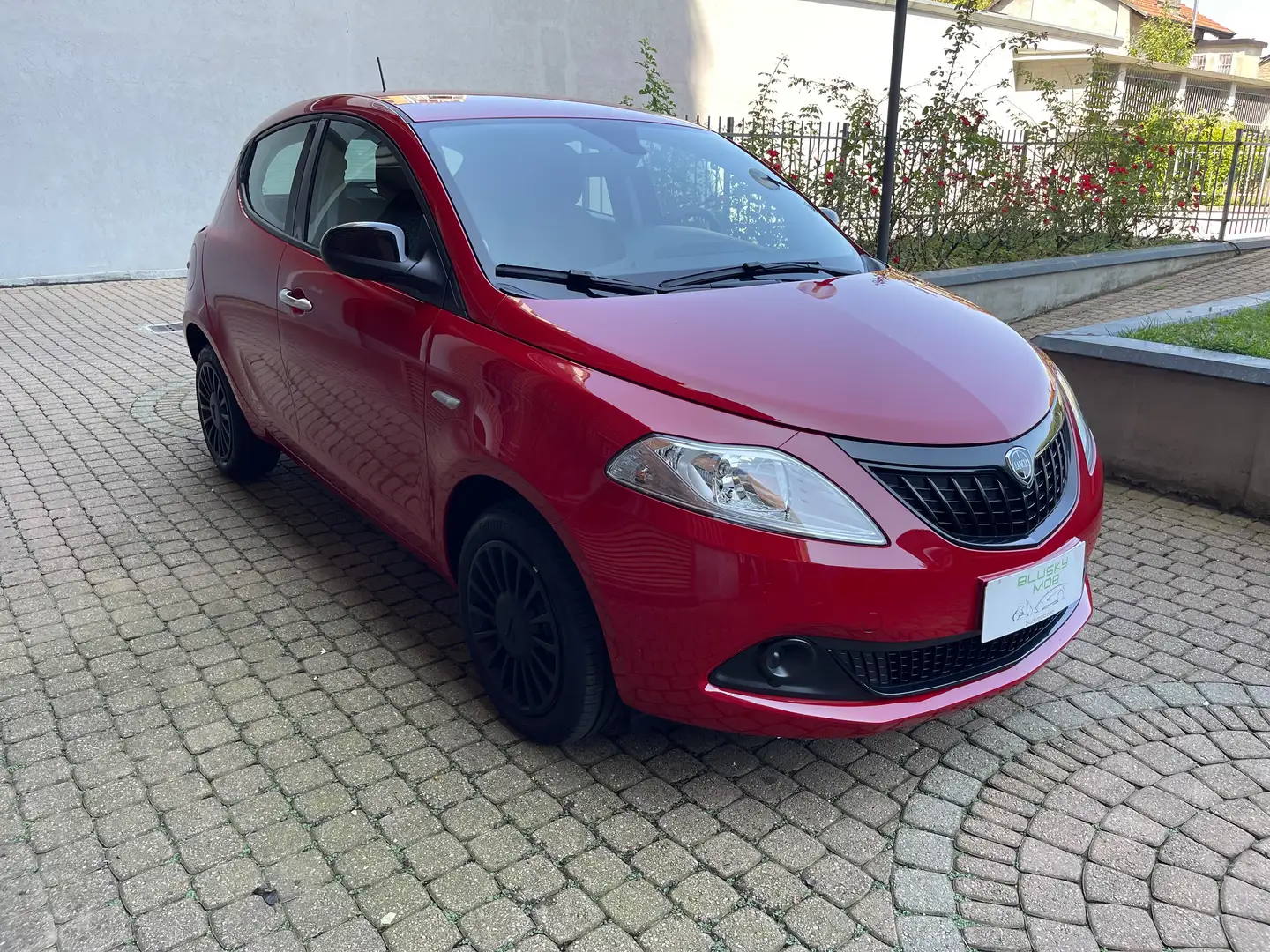 Lancia Ypsilon 1.0 FireFly 5 Porte S&S Hybrid Rood - 1