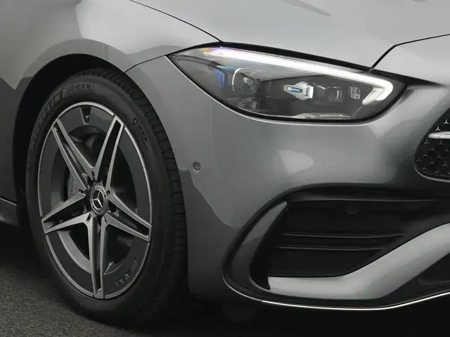 Mercedes-Benz C-Class view 9