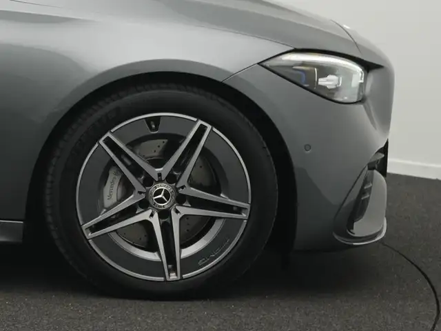Mercedes-Benz C-Class view 8