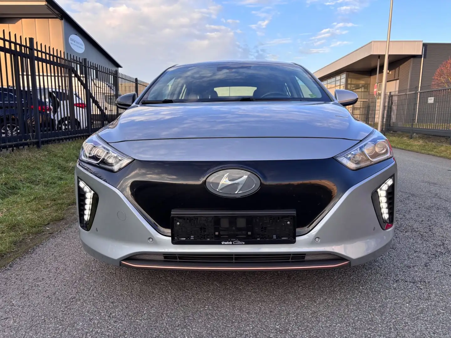 Hyundai IONIQ Premium Elektro-Schiebedach-Leder-LED-Navi Argent - 2