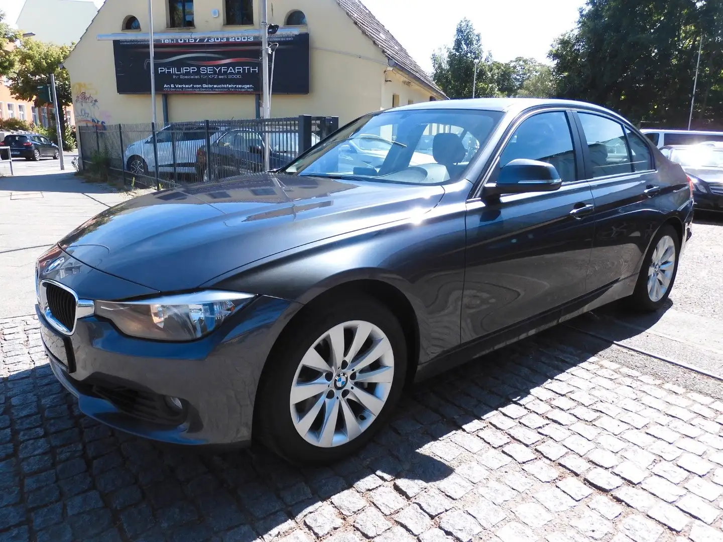 BMW 335 d  xDrive*1.HAND*NAVI*LENKRADHZG*TEMPOMAT* Grey - 1