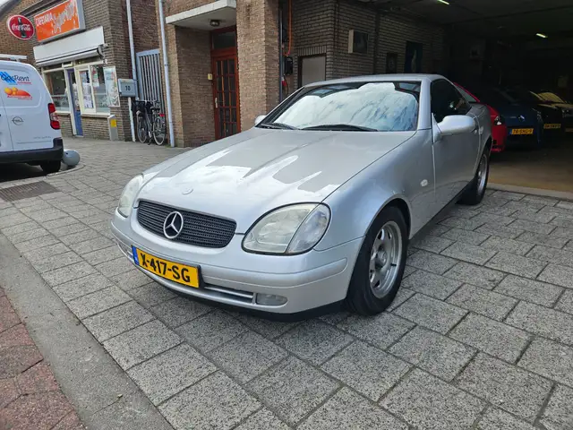 Mercedes-Benz 200 200 K.