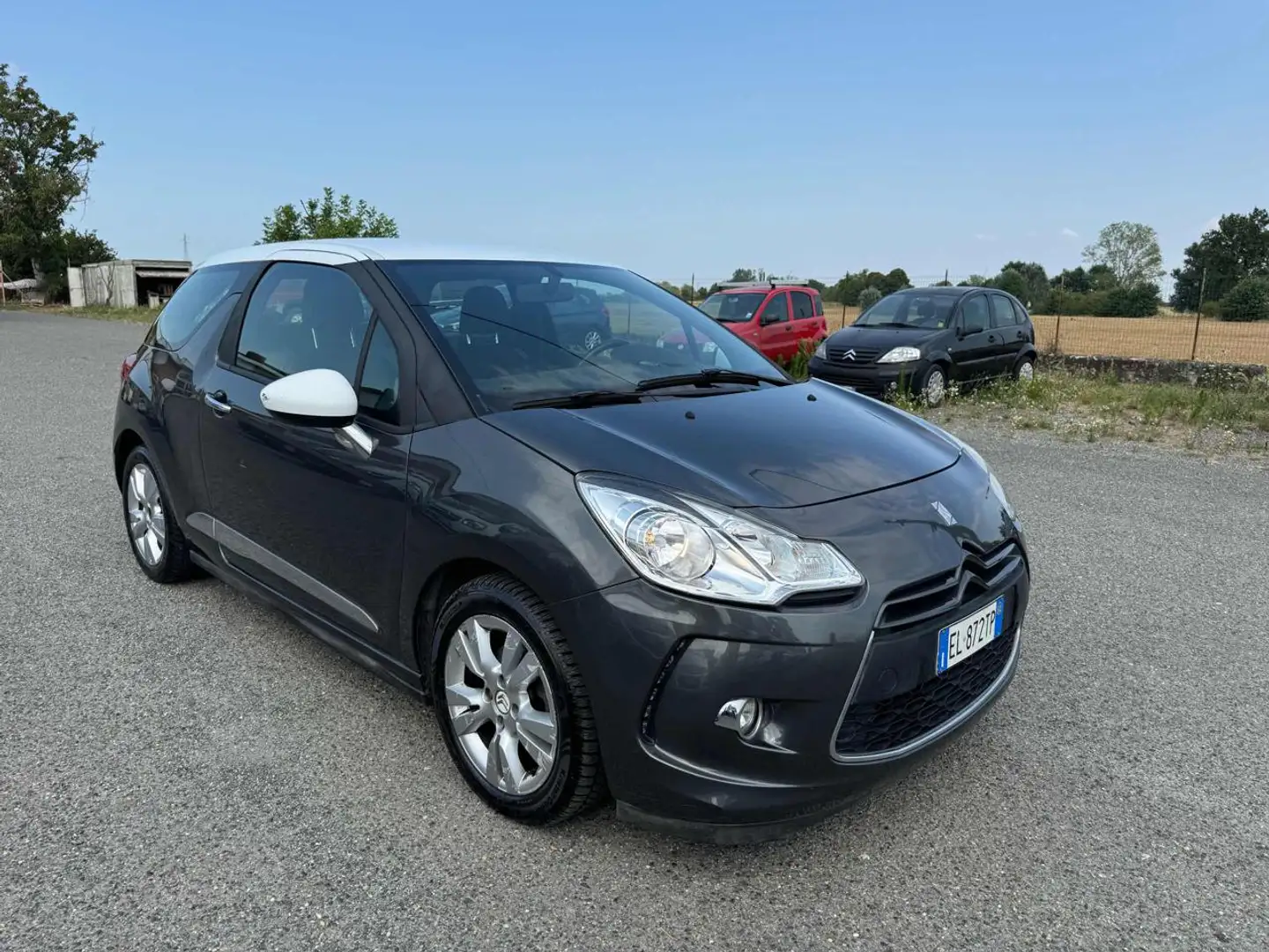 DS Automobiles DS 3 1.4 HDi 70 Just Black Gri - 2