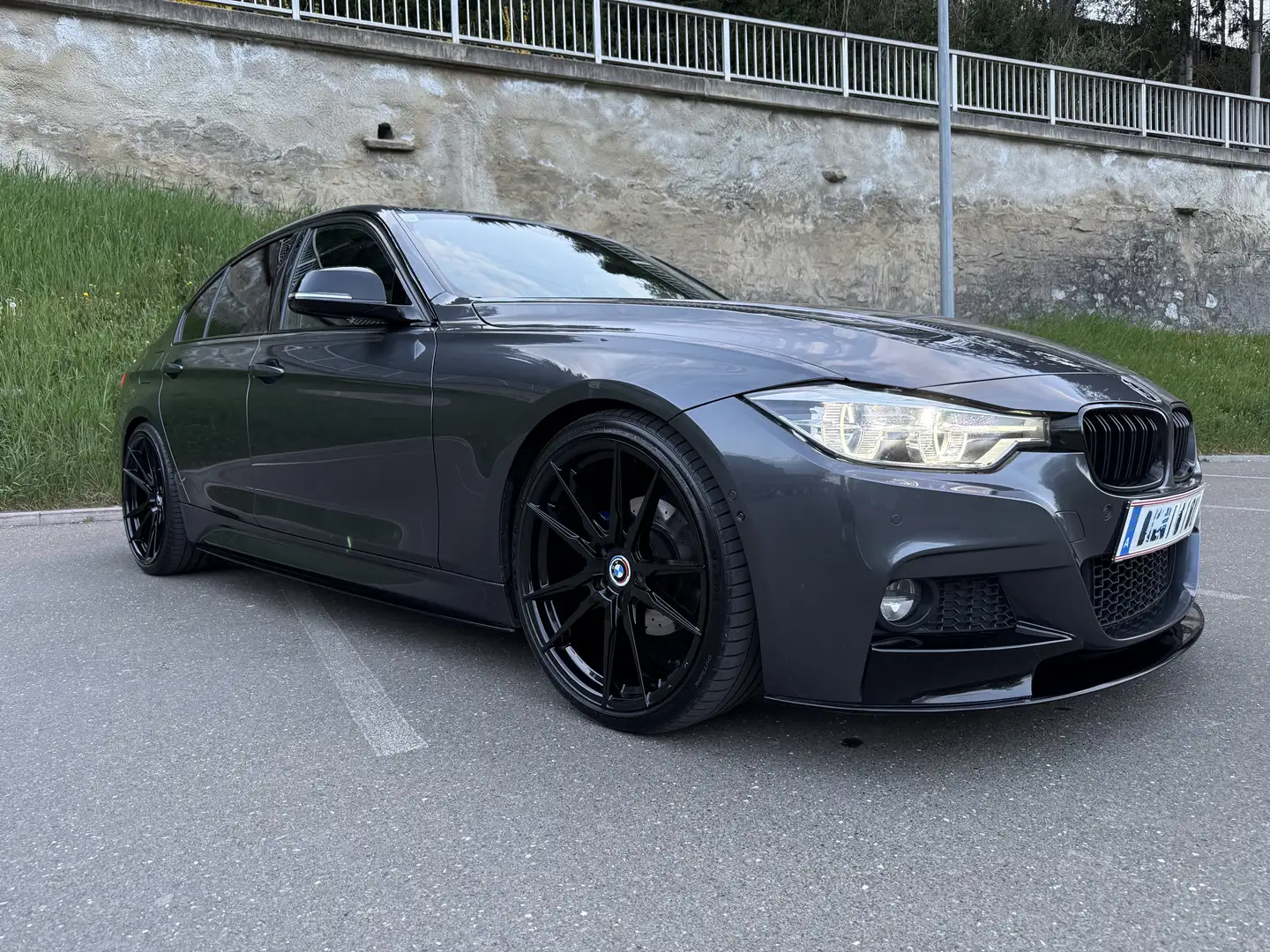 BMW 318 318d M-Paket Grau - 1