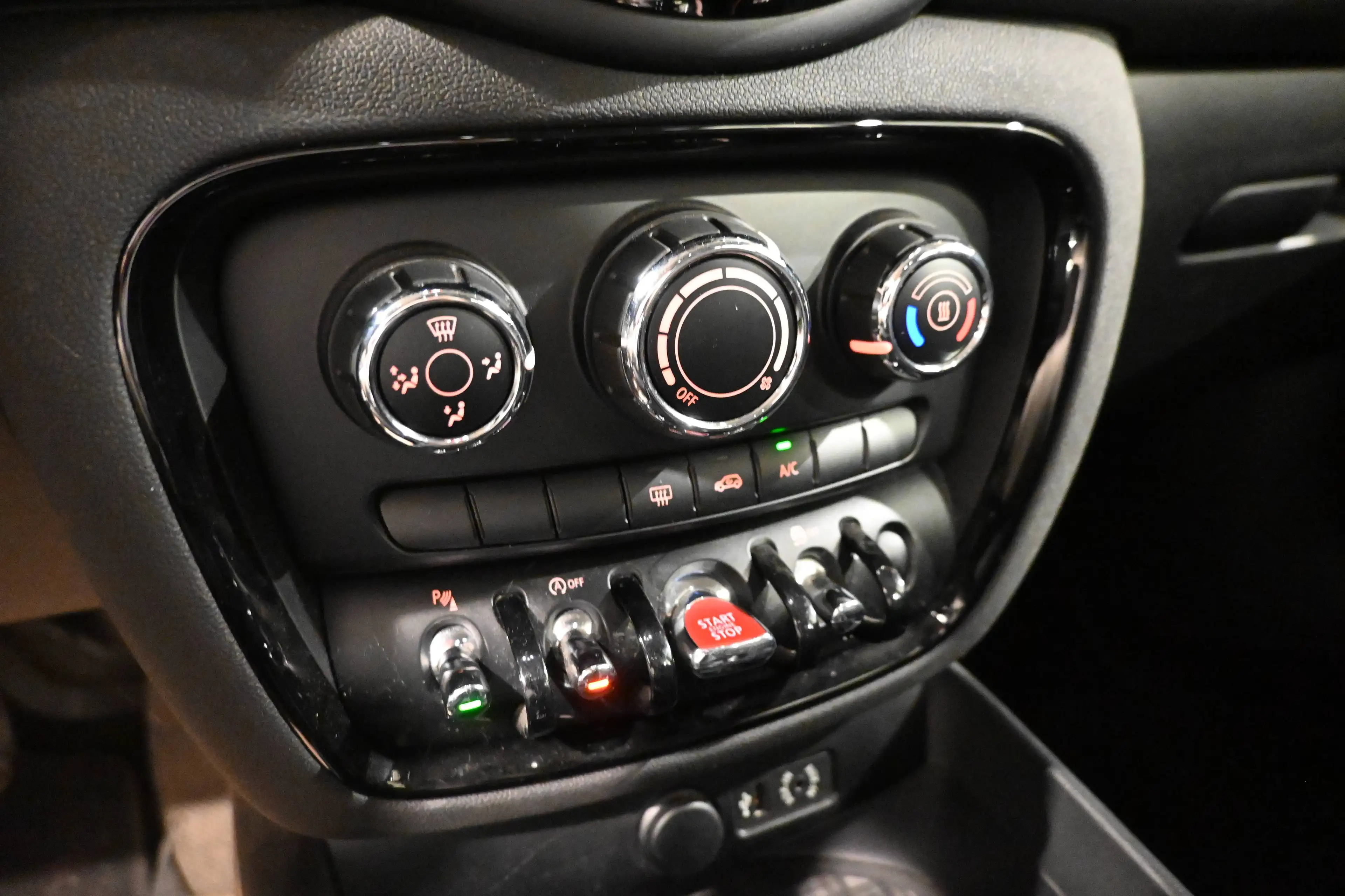 MINI Cooper Clubman 1.5i CLUBMAN / EURO 6b / GPS NAVIGATION / BLUETOOTH / PDC / CARNET MINI !! — photo 14