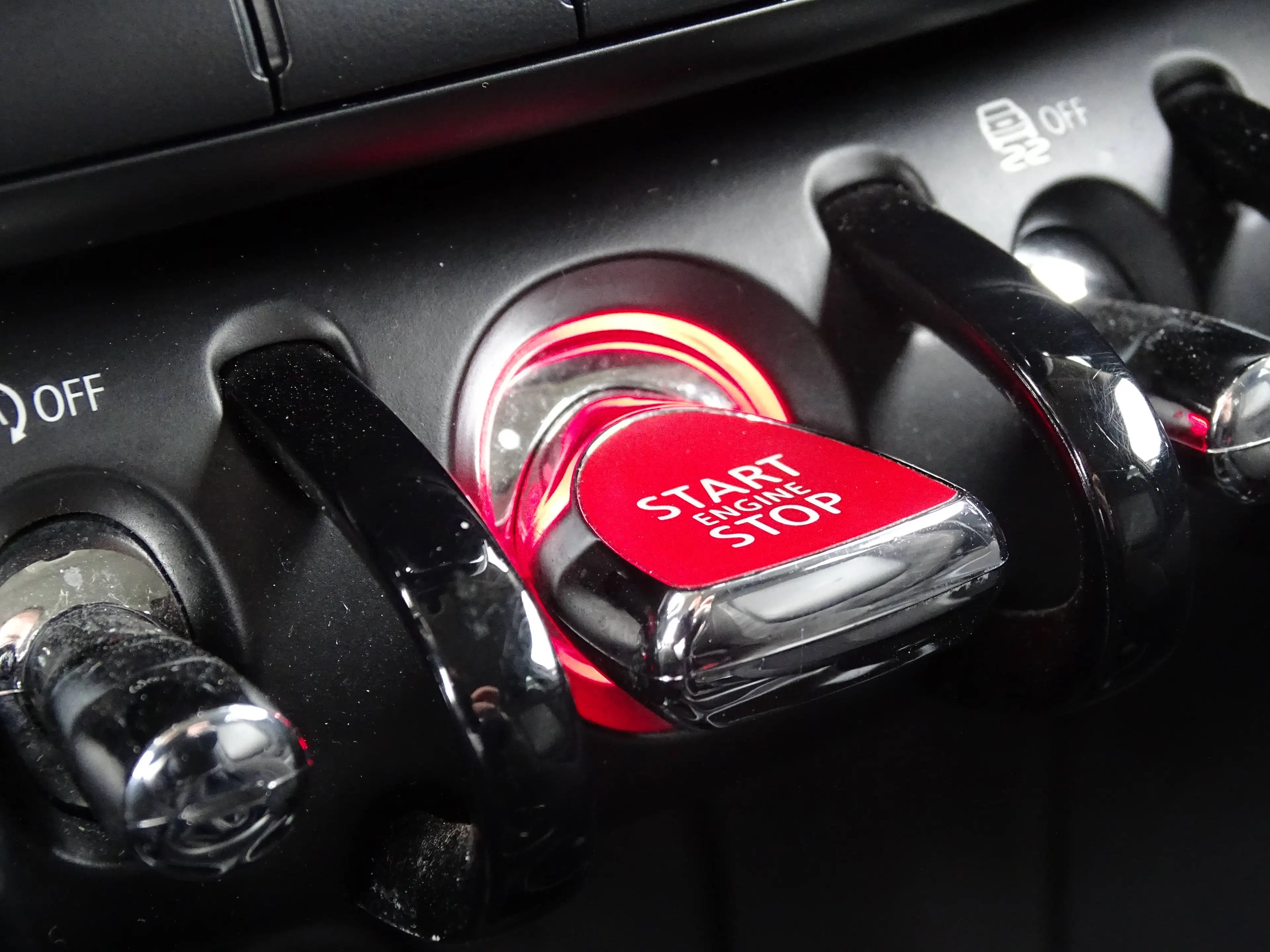 MINI Cooper Clubman 1.5i CLUBMAN / EURO 6b / GPS NAVIGATION / BLUETOOTH / PDC / CARNET MINI !! — photo 15