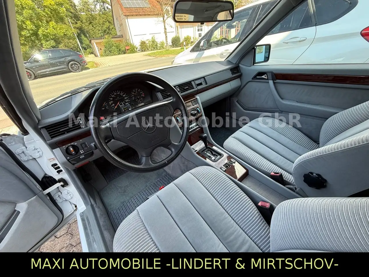 Mercedes-Benz 300 CE, foto 11