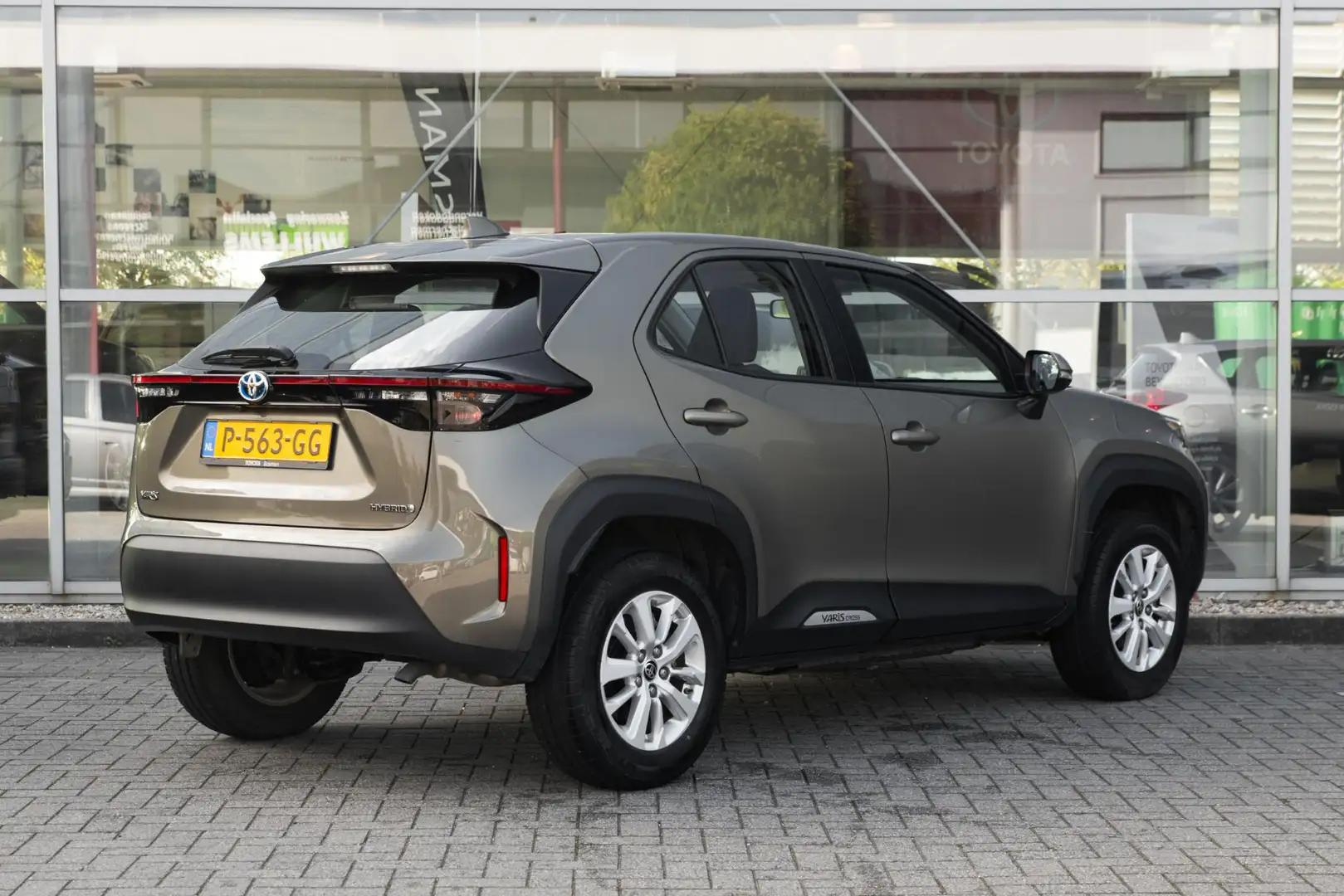Toyota Yaris Cross 1.5 Hybrid Active Grün - 2