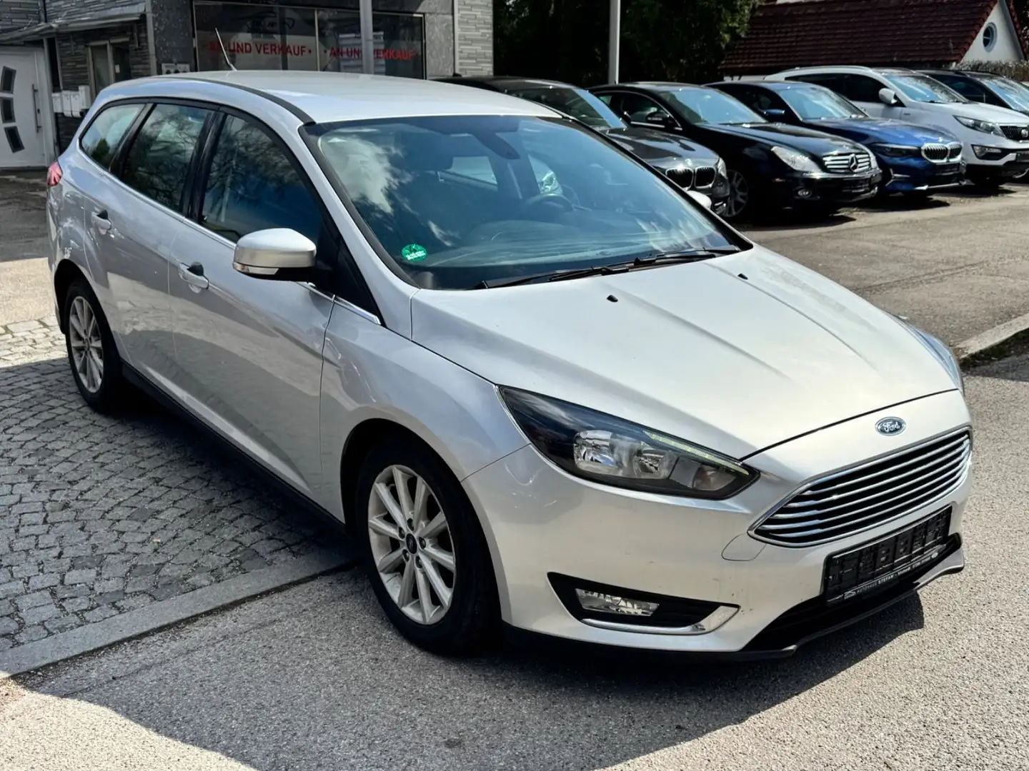 Ford Focus Turnier Titanium - Aut. -Navi - Silber - 2