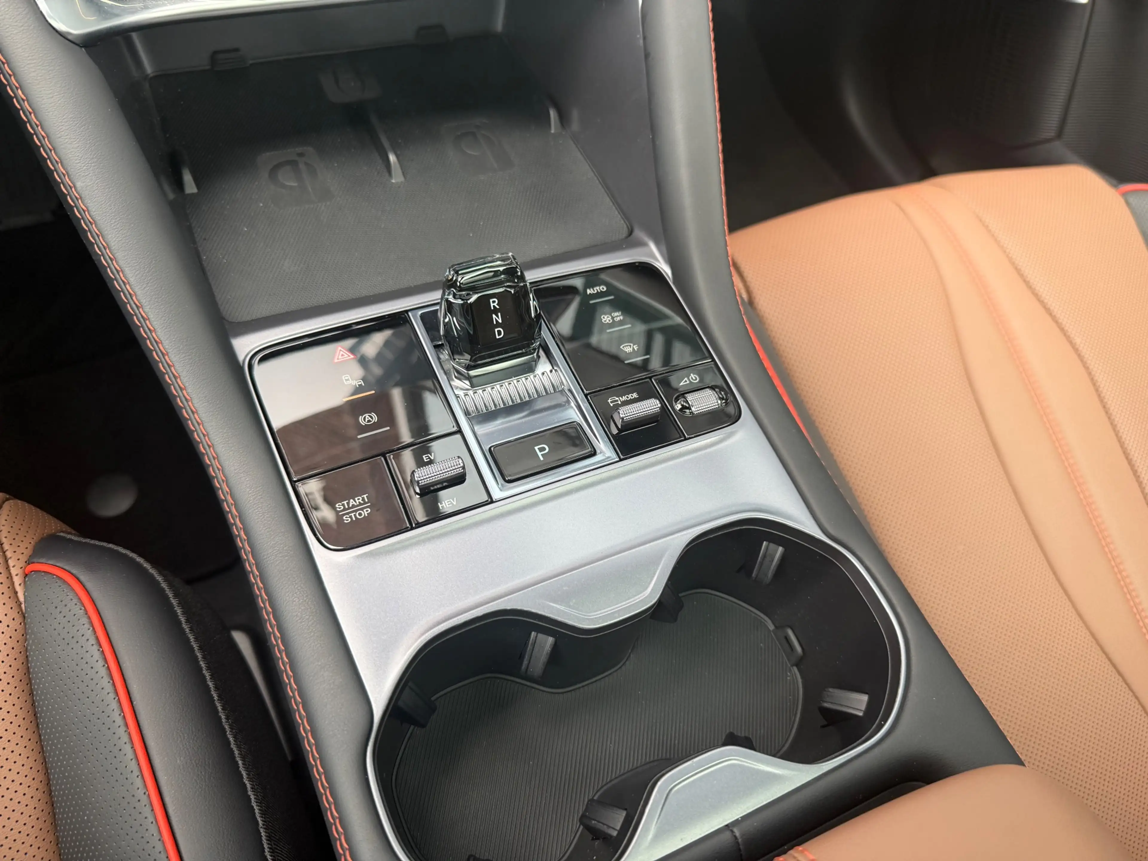 BYD Seal U 1.5 DM-i FWD Boost - Automaat - Navi - Pano/Schuif — photo 16