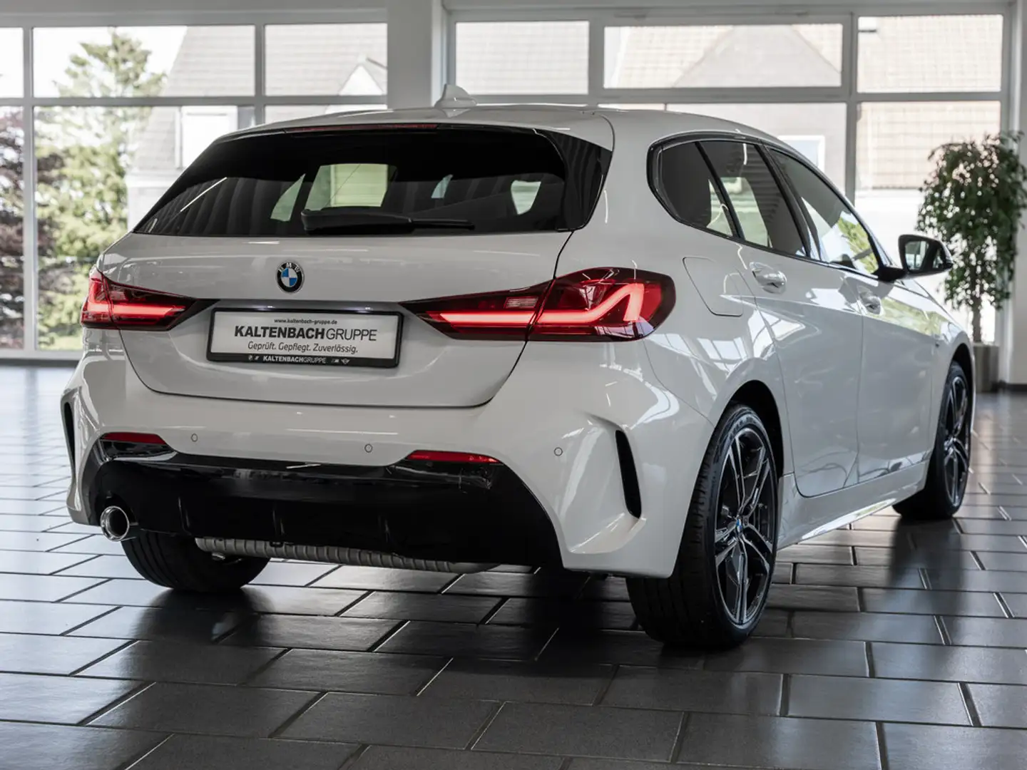 BMW 118 i M-Sportpaket LED AHK SPURHALTEASSISTENT Weiß - 2