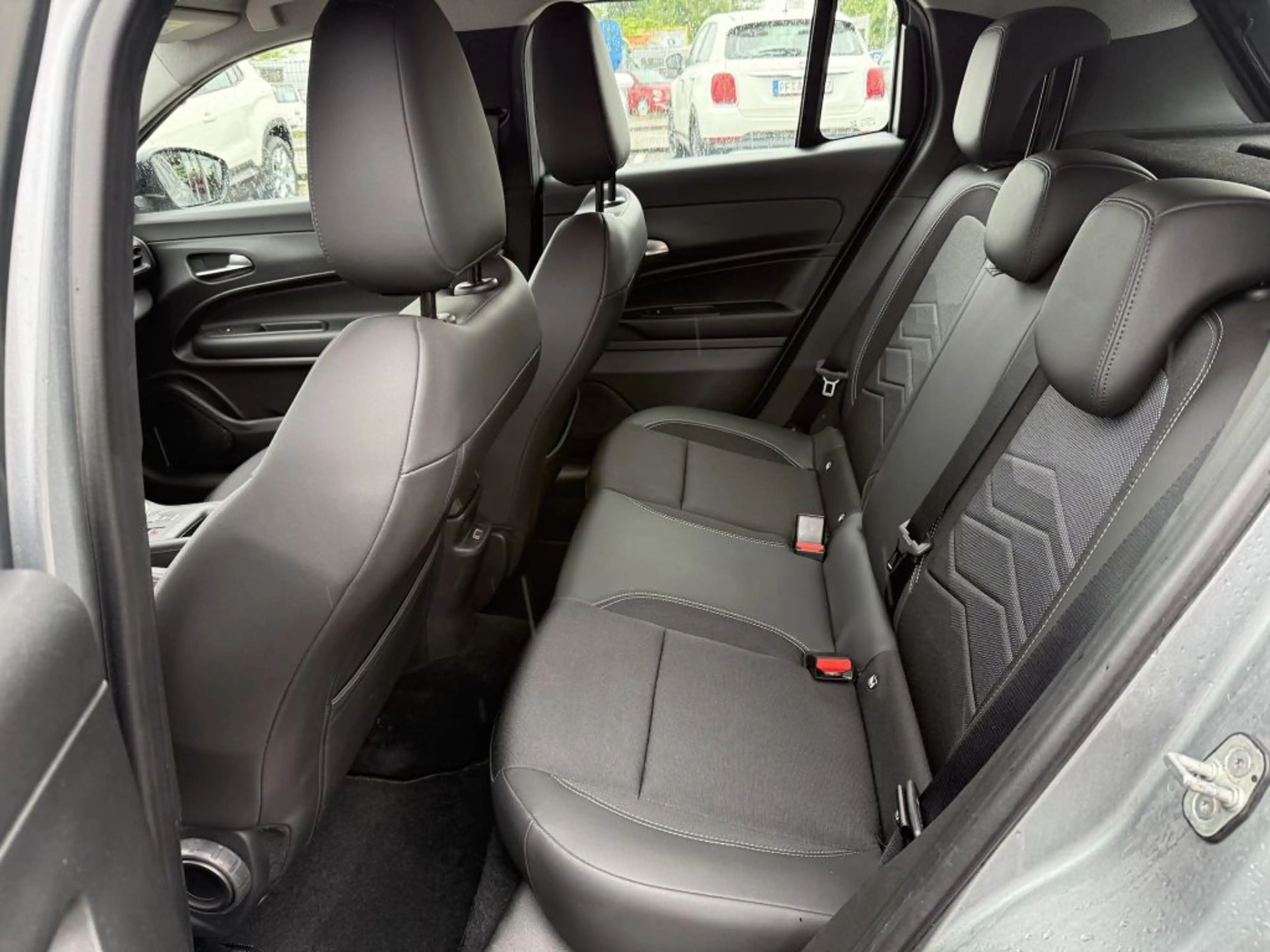 Jeep Avenger 1.2 GSE T3 Turbo-Benzin GDI Altitude — photo 13