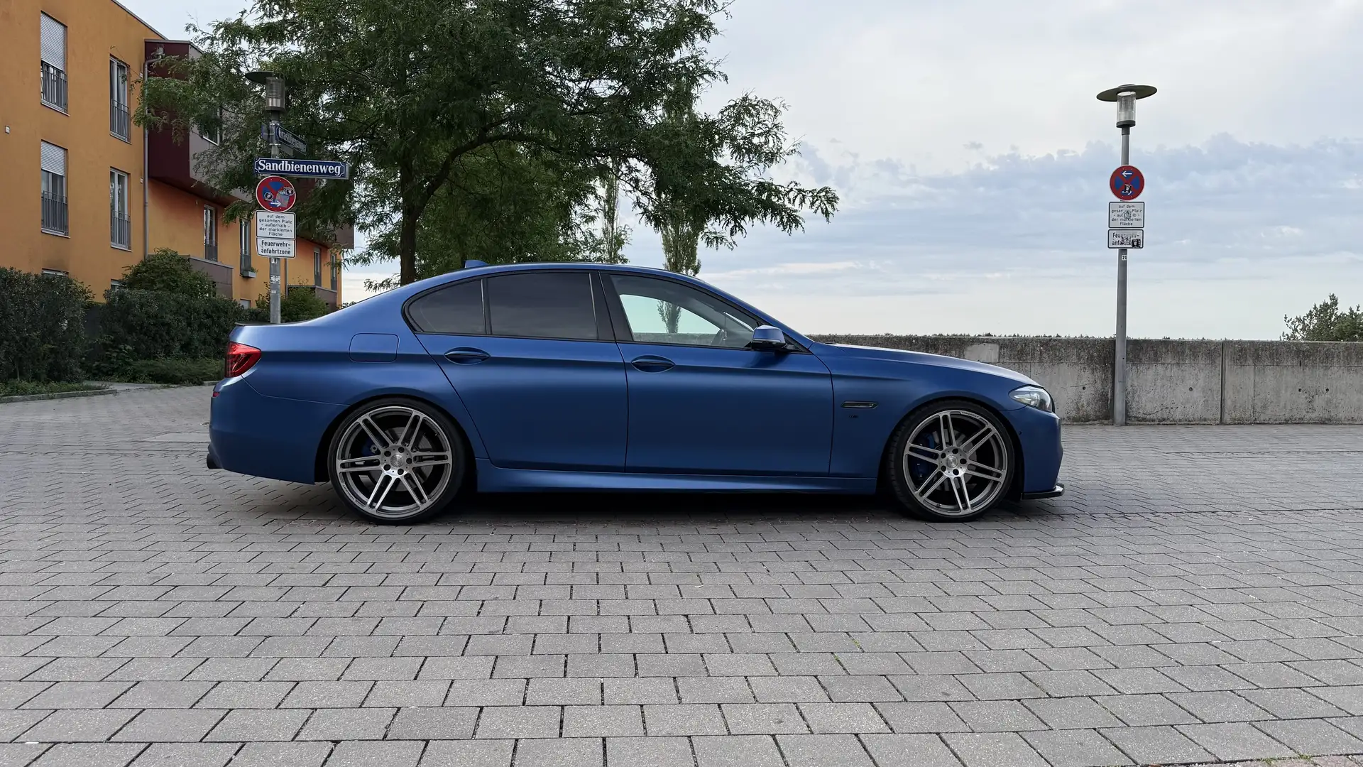 BMW 535 535d xDrive, Voll, Voll, M5 Optik, 21, indiv. Lack Blau - 2