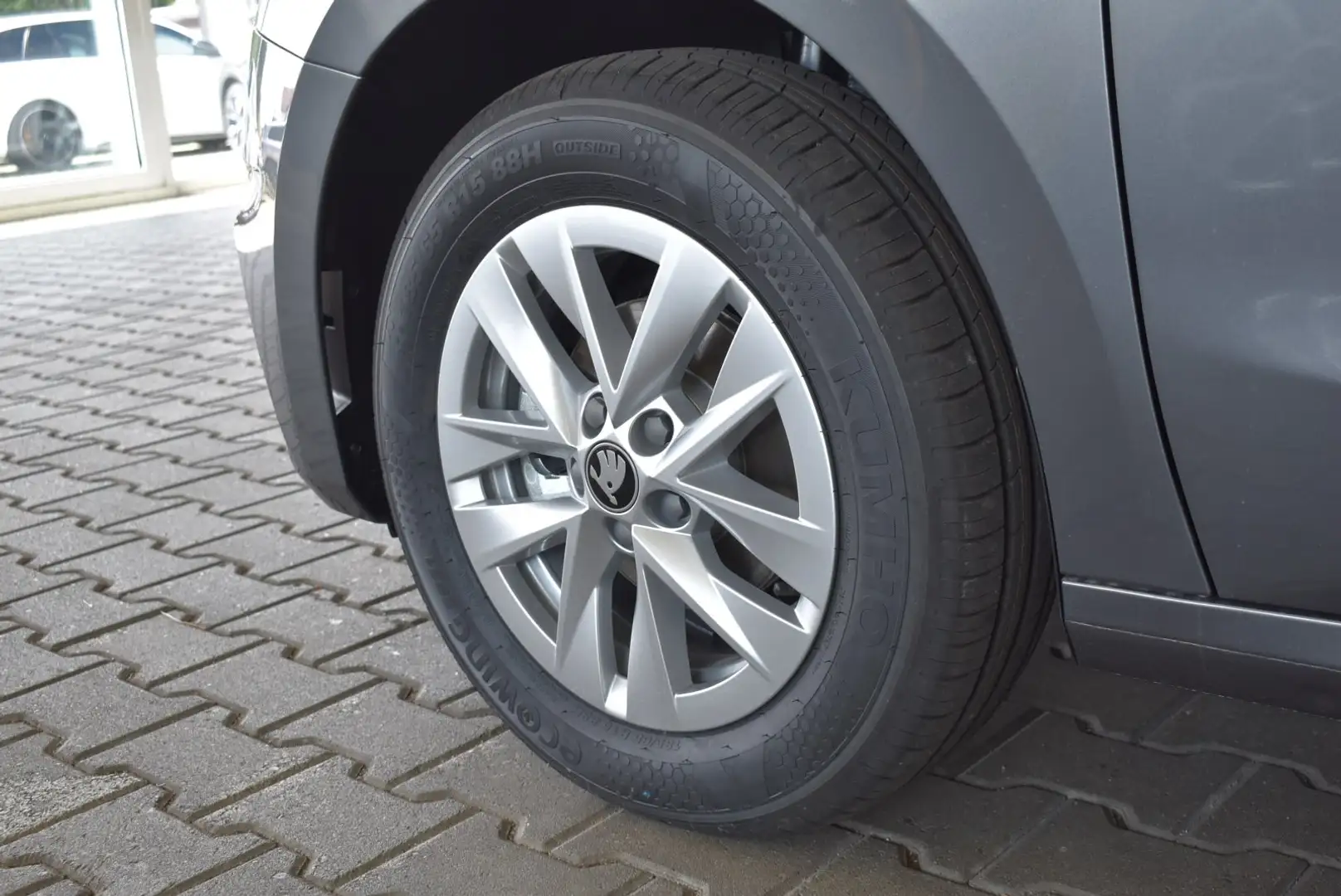 Skoda Fabia 1.0 MPI Selection 130 Jahre Grau - 2