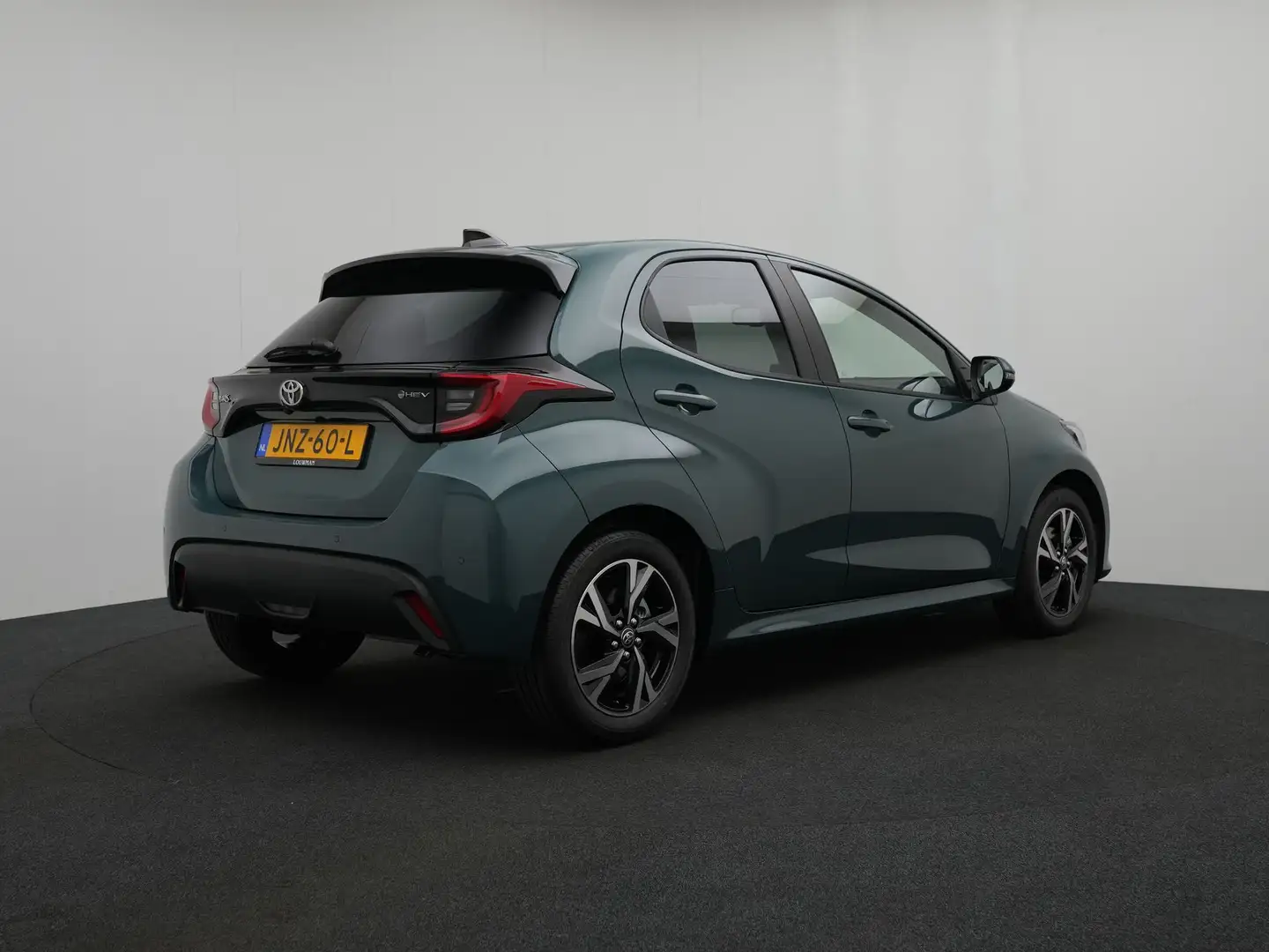 Toyota Yaris 1.5 Hybrid 115 Dynamic ||Comfortpakket|| Nu inclus Groen - 2