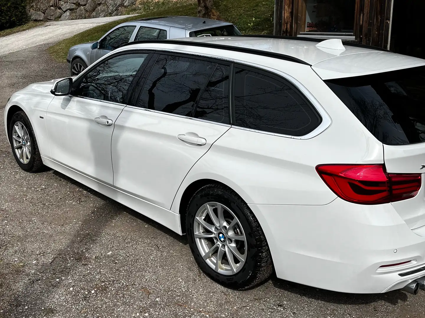 BMW 320 320d xDrive Touring Luxury Line Weiß - 2