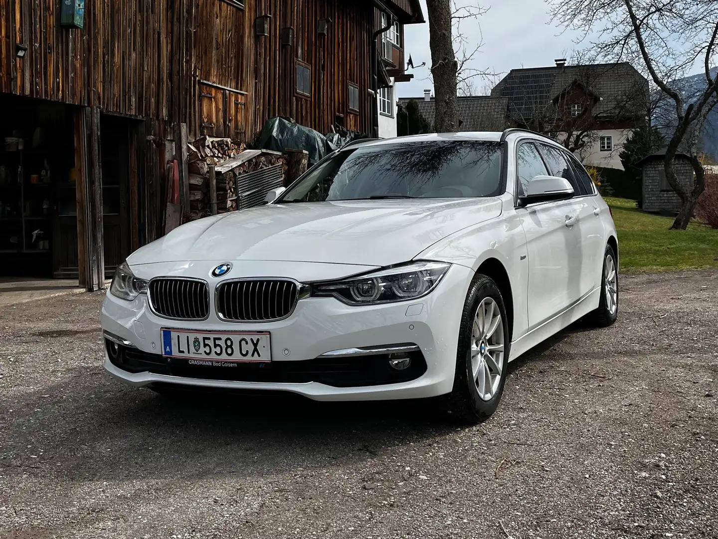 BMW 320 320d xDrive Touring Luxury Line Weiß - 1