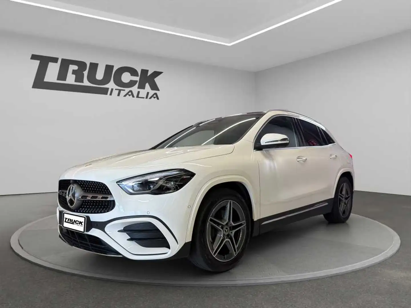 Mercedes-Benz GLA 200 - GLA 200 d Edition AMG Line auto Bianco - 1