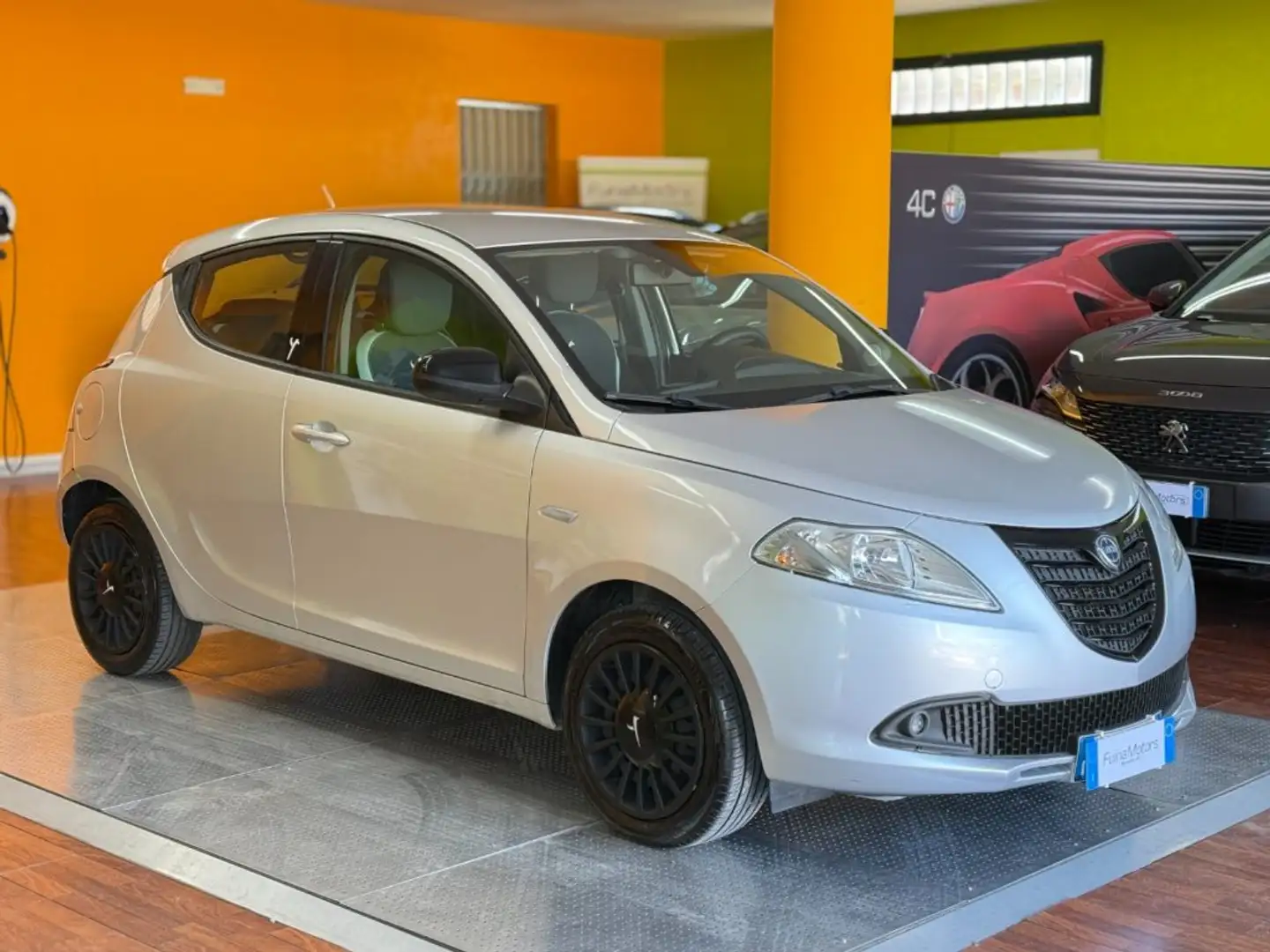Lancia Ypsilon 1.3 MJT 16V 95 CV 5 porte S&S Elefantino Argento - 2