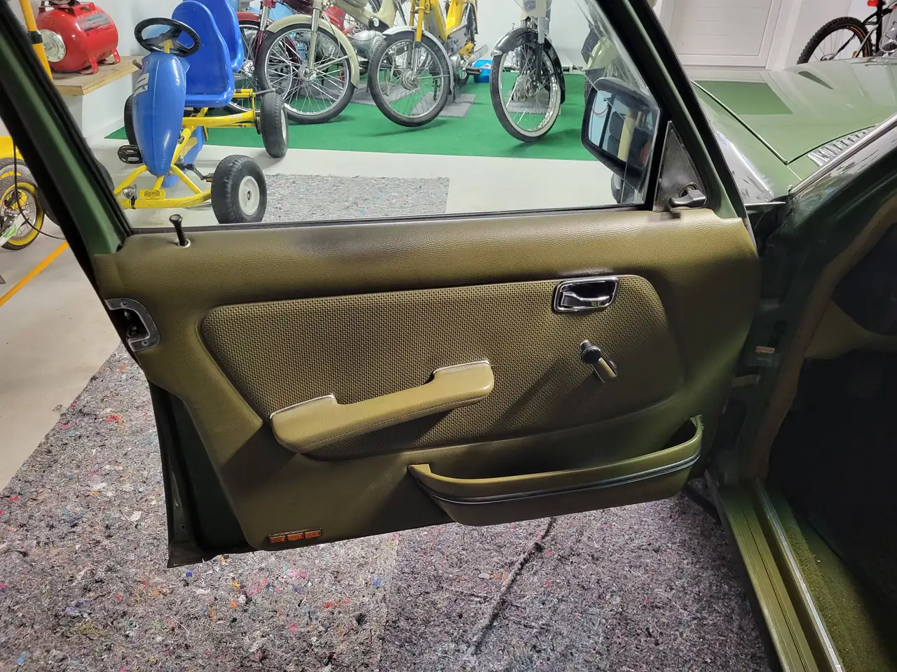 Mercedes-Benz 200 W123, foto 9