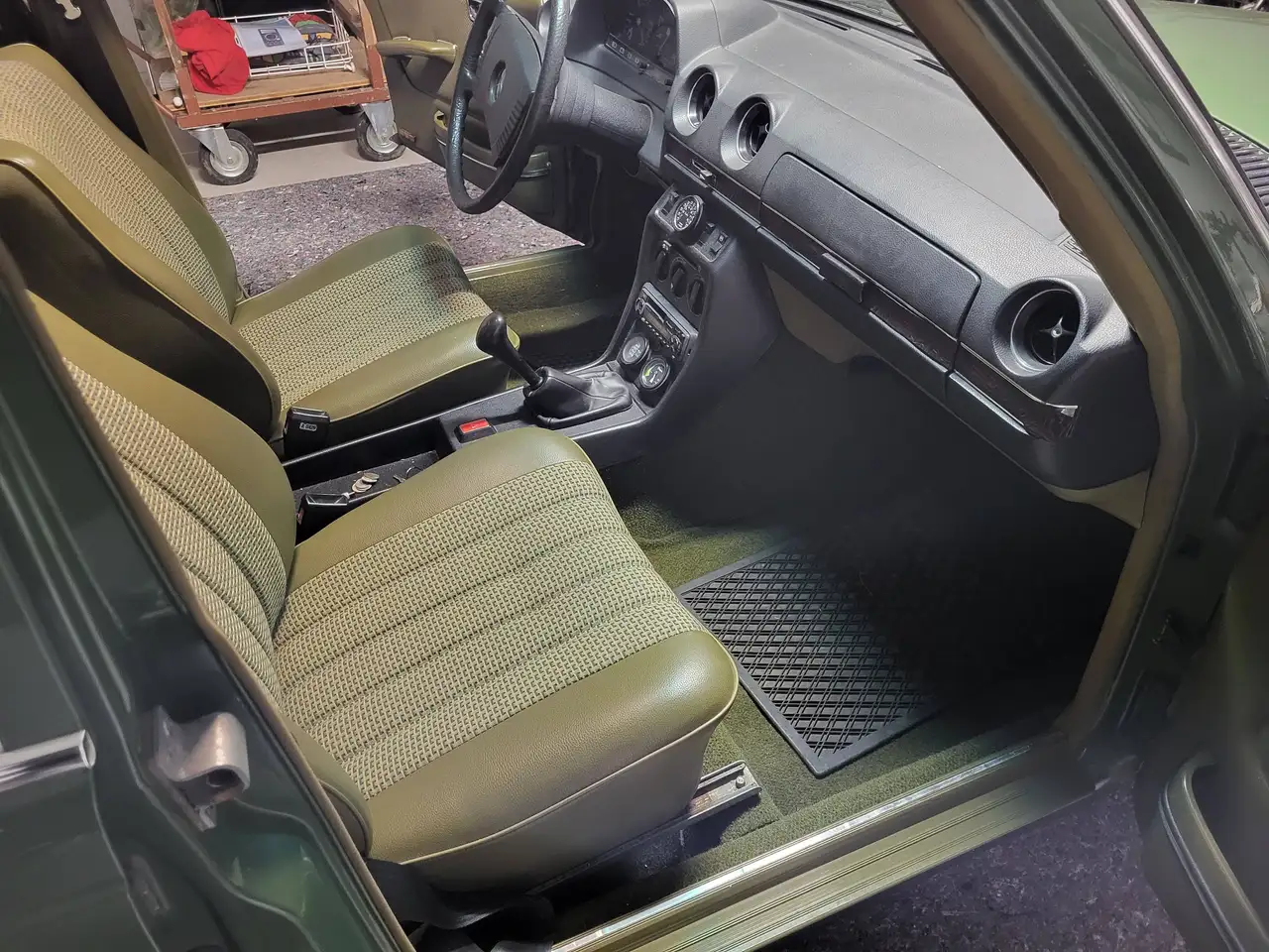 Mercedes-Benz 200 W123, foto 11
