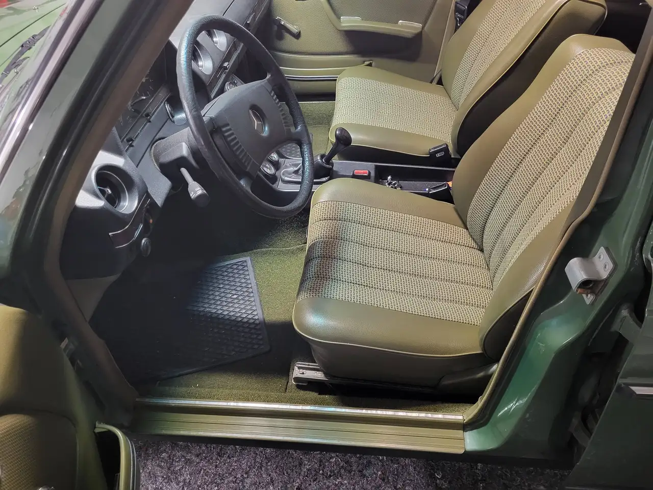 Mercedes-Benz 200 W123, foto 8