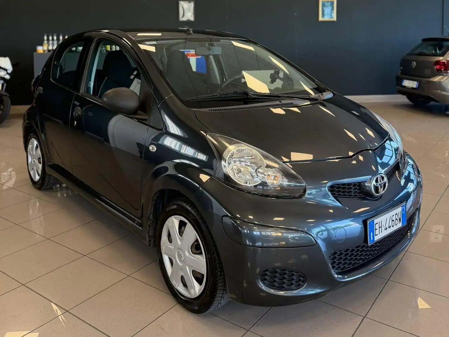Toyota Aygo Aygo I 2005 5p 1.0 Sol Connect Gris - 1