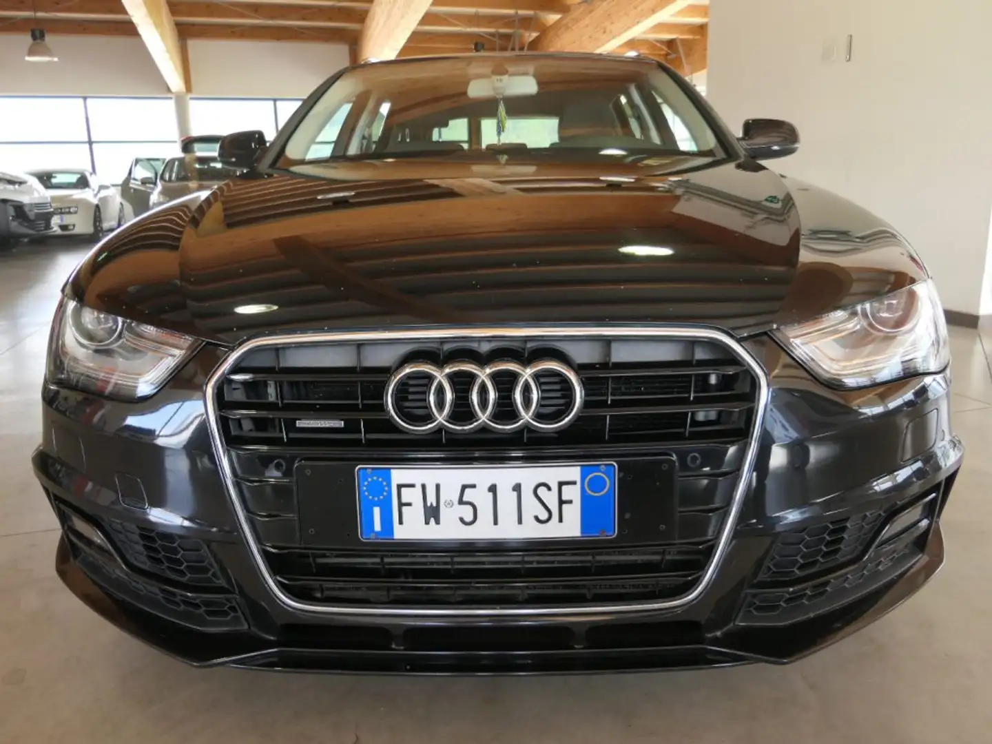 Audi A4 Avant 2.0 TDI 177 CV quattro S tronic S-LINE Zwart - 2
