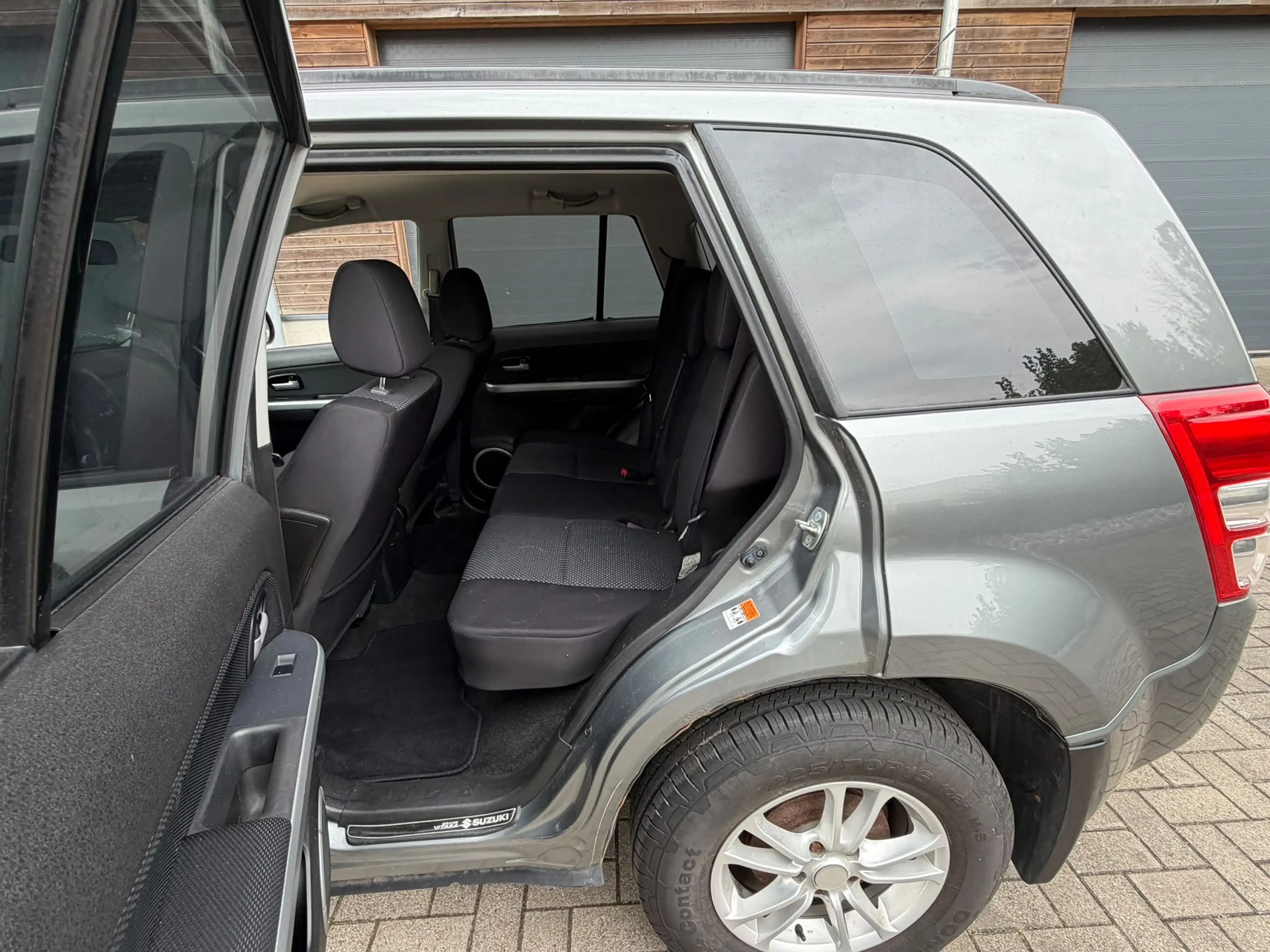 Suzuki Grand Vitara 2.0i JLX Avec CONTROL — photo 11