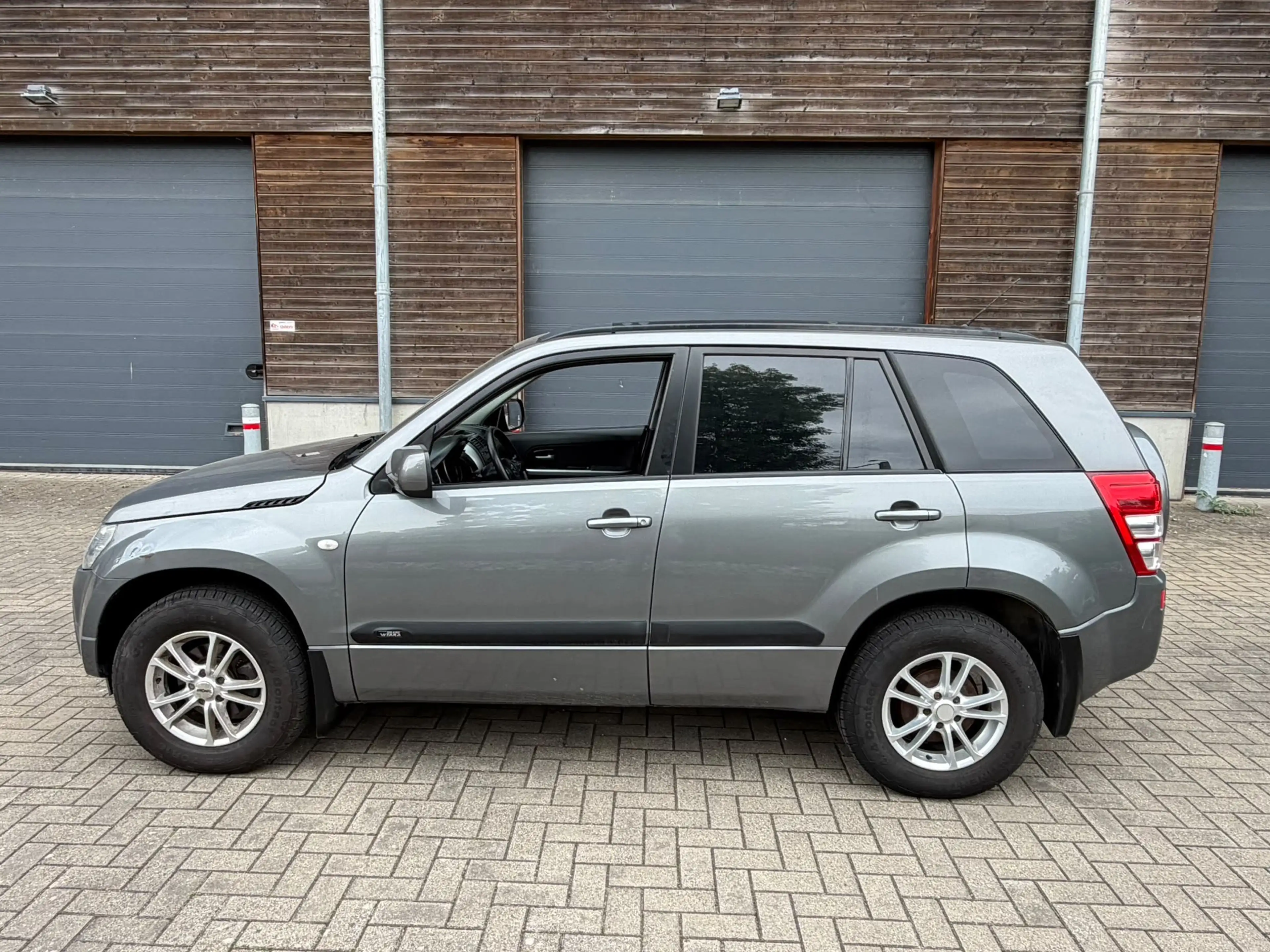 Suzuki Grand Vitara 2.0i JLX Avec CONTROL — photo 2