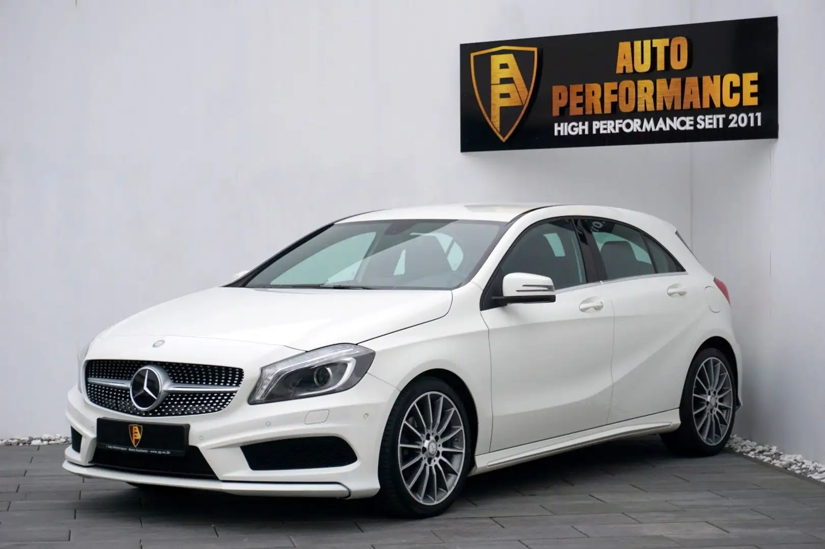 Mercedes-Benz A 180 *3xAMG-Line~18"~Bi-Xenon~58tkm~EU6* Wit - 1