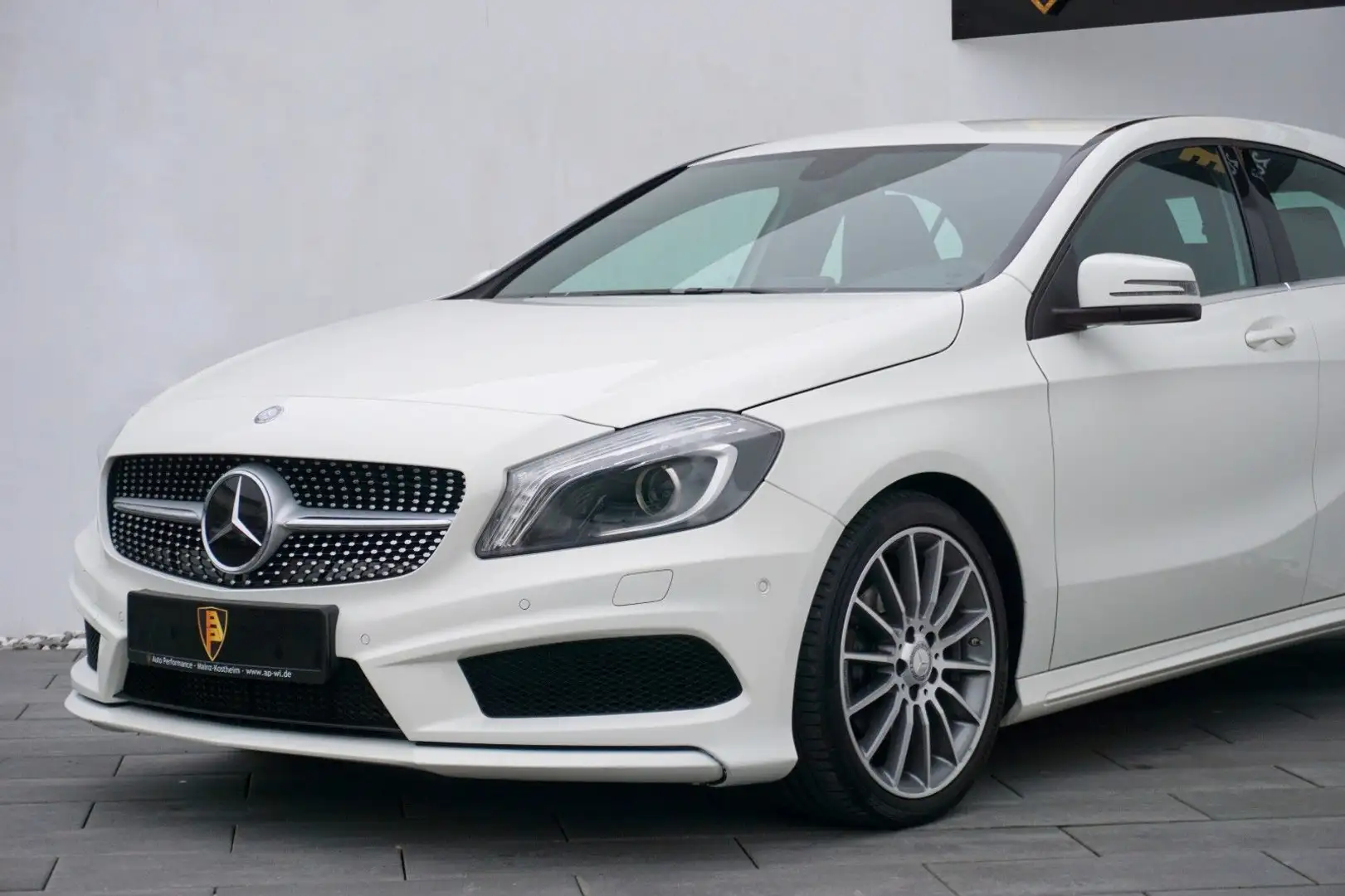Mercedes-Benz A 180 *3xAMG-Line~18"~Bi-Xenon~58tkm~EU6* Wit - 2