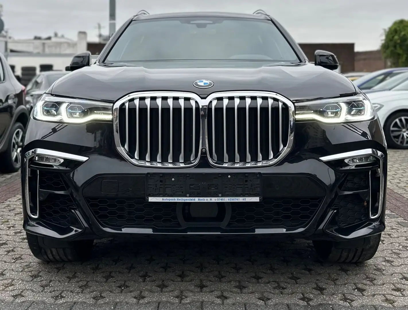 BMW X7 30d *M-SPORT*MASSAGE-AHK-7SITZER-SITZLÜFTUNG- Noir - 2